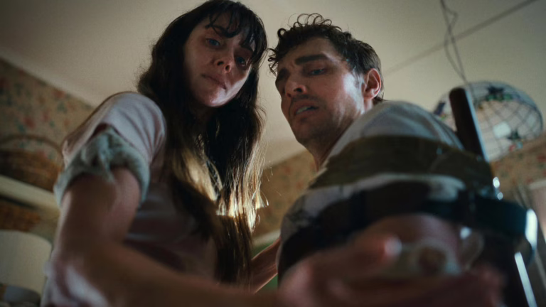 Filmreview: Together combineert romcom en body horror verrassend goed