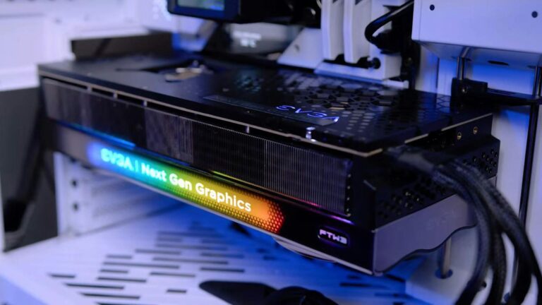YouTubers tonen EVGA’s prototype van RTX 4090