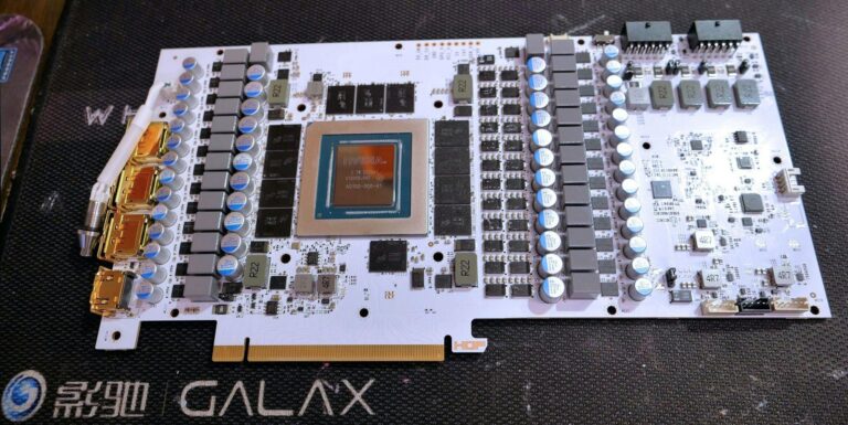 Galax’ RTX 4090 HOF vergt twee 16-pins stroomconnectoren