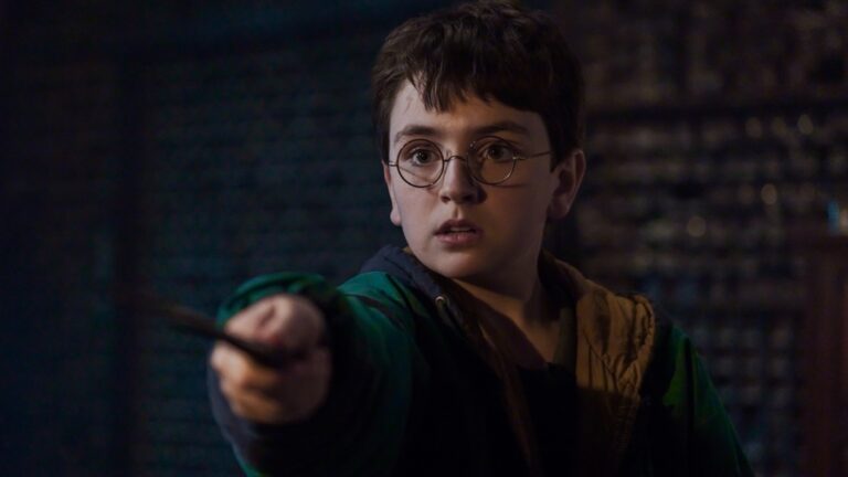 HBO’s Harry Potter-serie toont Sorteerhoed, zwerkbal en Onzichtbaarheidsmantel in nieuwe trailer
